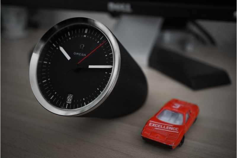 Omega Rocket table clock 5555, 1960